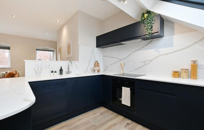 2 bed apt Hutton Buildings kitchen