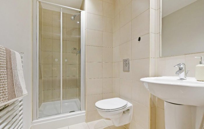 402, west one, bathroom