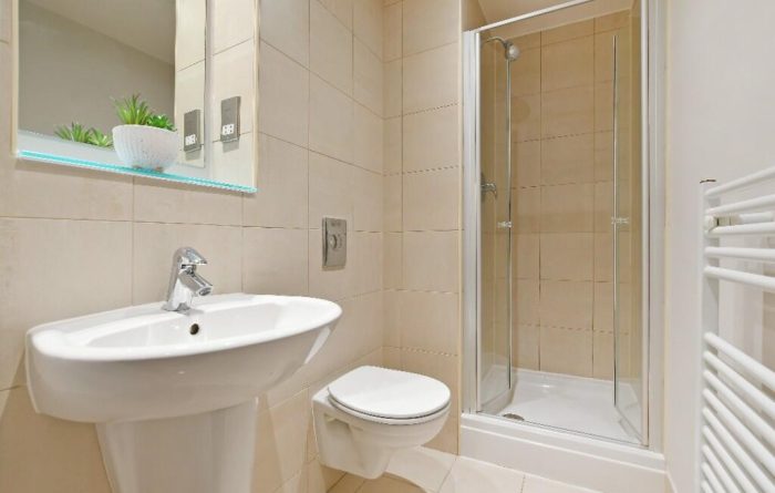 704 west one cube bathroom