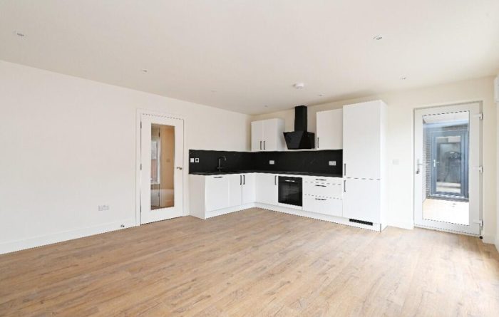 Apt 3, Little London Road living area