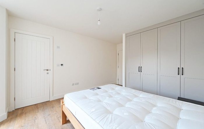 Apt 3, Little London Road, wardrobes