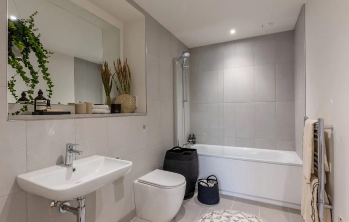 Kangaroo Works, 1 bed Apt bathroom