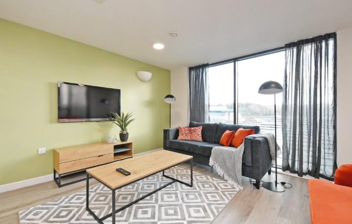 Sellers Wheel, Apt 1, living room