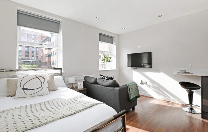 Studio 4, Porterbrook, bed