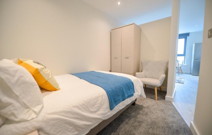 Studio, West one, bed