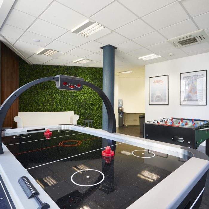 V LOUNGE 2