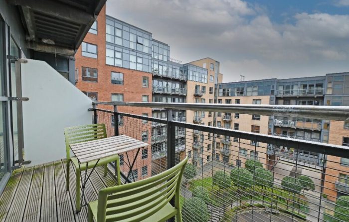 West One 2 Bed Apt, balcony