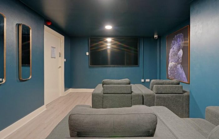 West One 2 Bed Apt, cinema