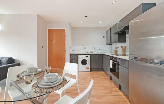 West One 2 Bed Apt, kitchen